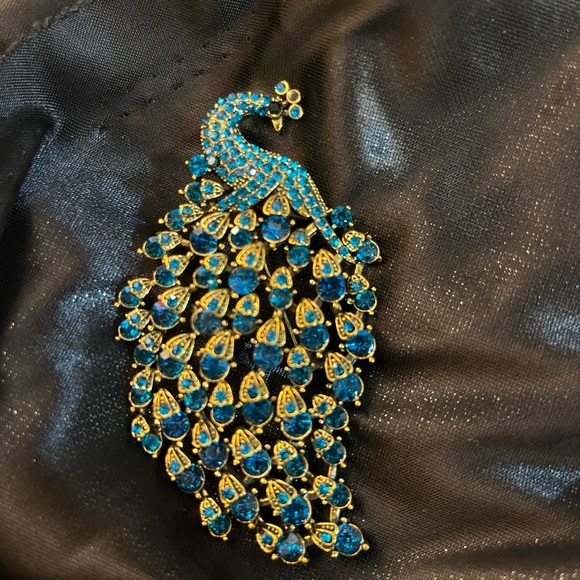 Gorgeous Peacock 🦚 Brooch - Picture 4 of 4